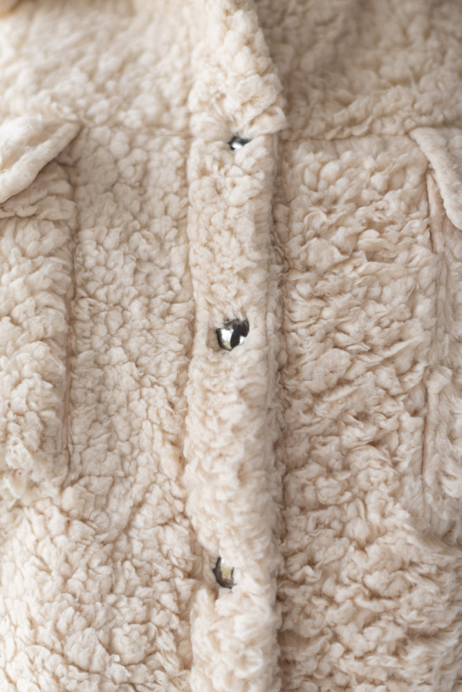 
                
                    Load image into Gallery viewer, Emma Button Down Sherpa Jacket - LARGE
                
            